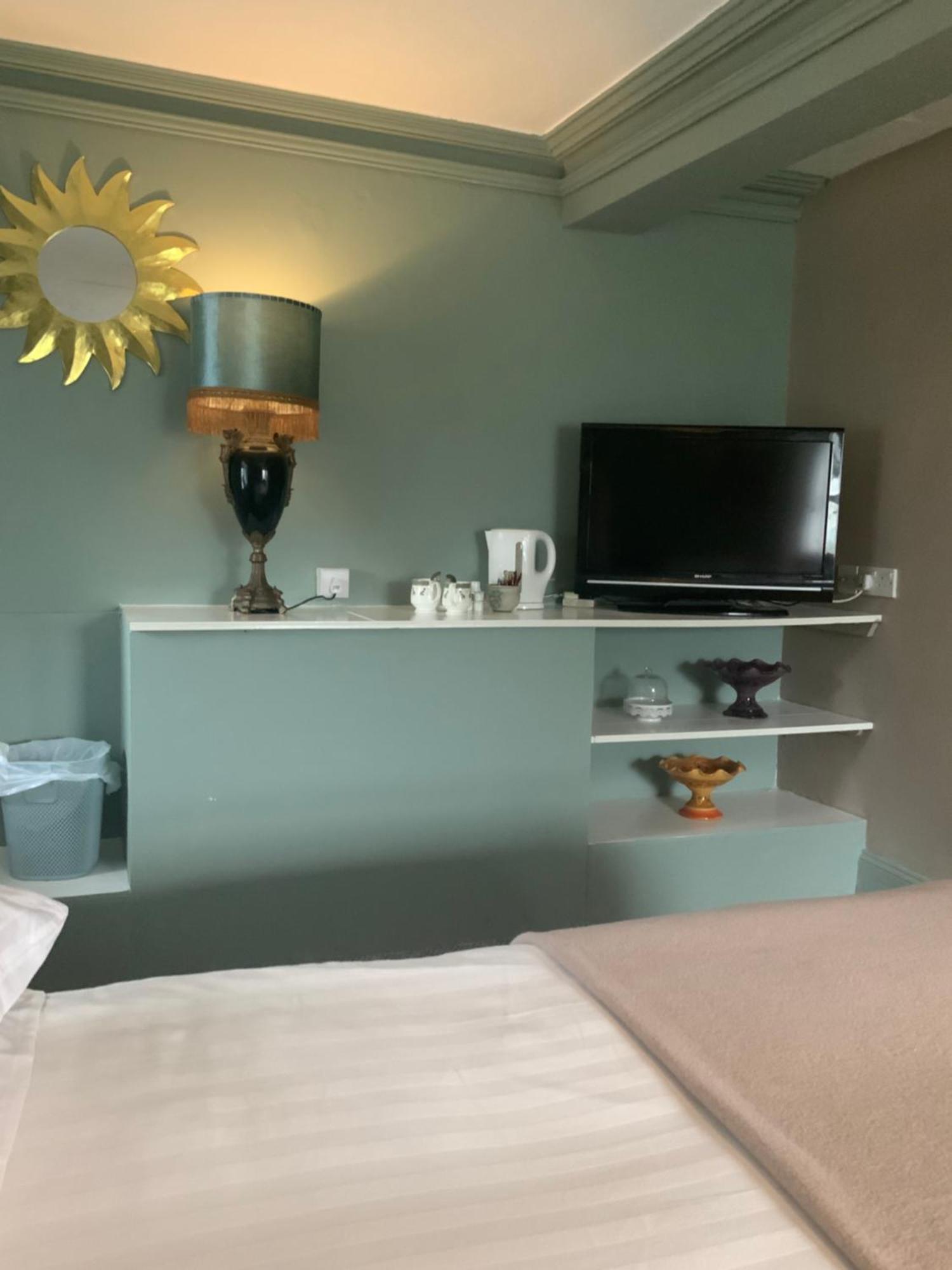 Hotel The White House Sennybridge Habitación foto