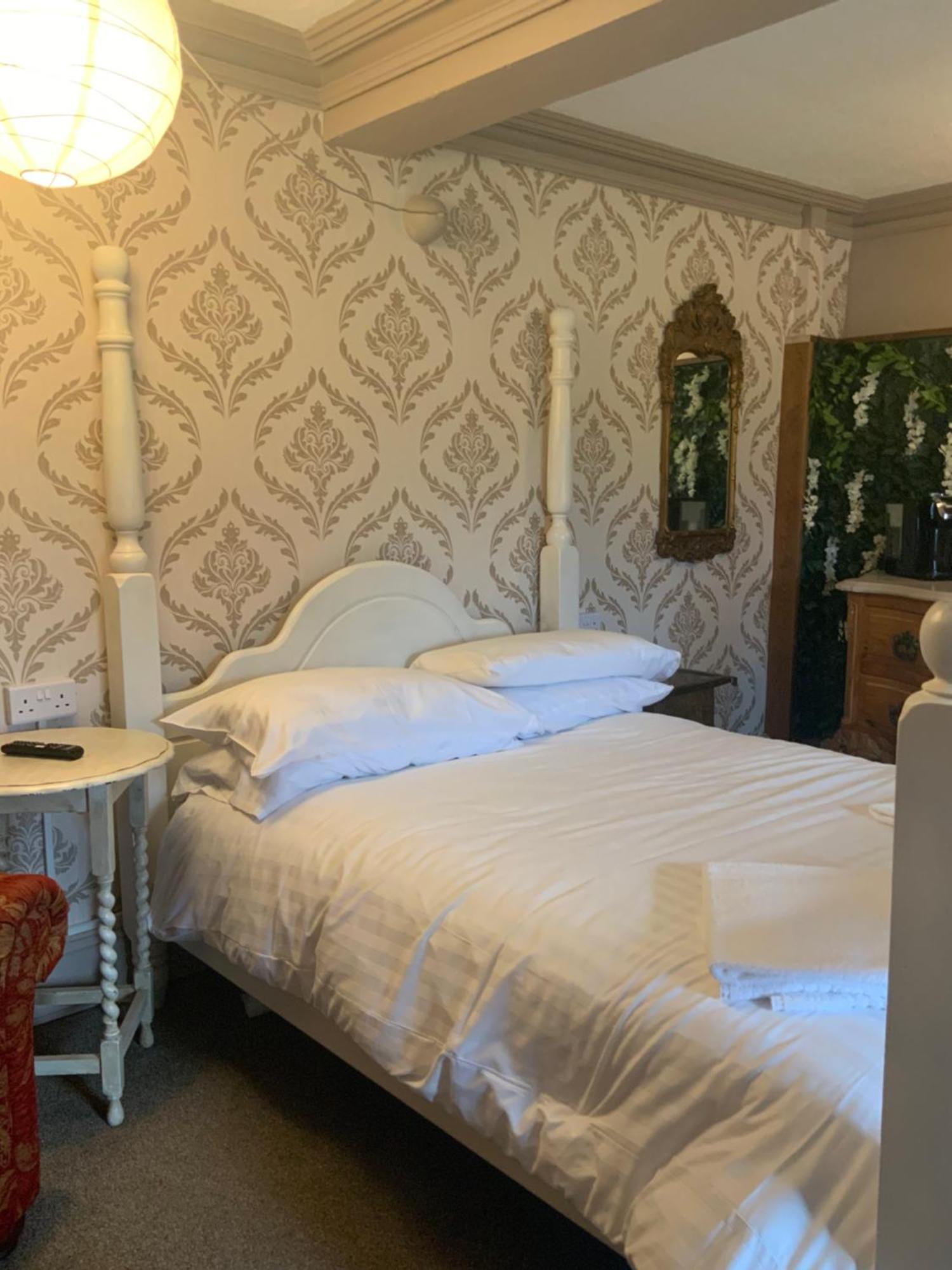 Hotel The White House Sennybridge Habitación foto