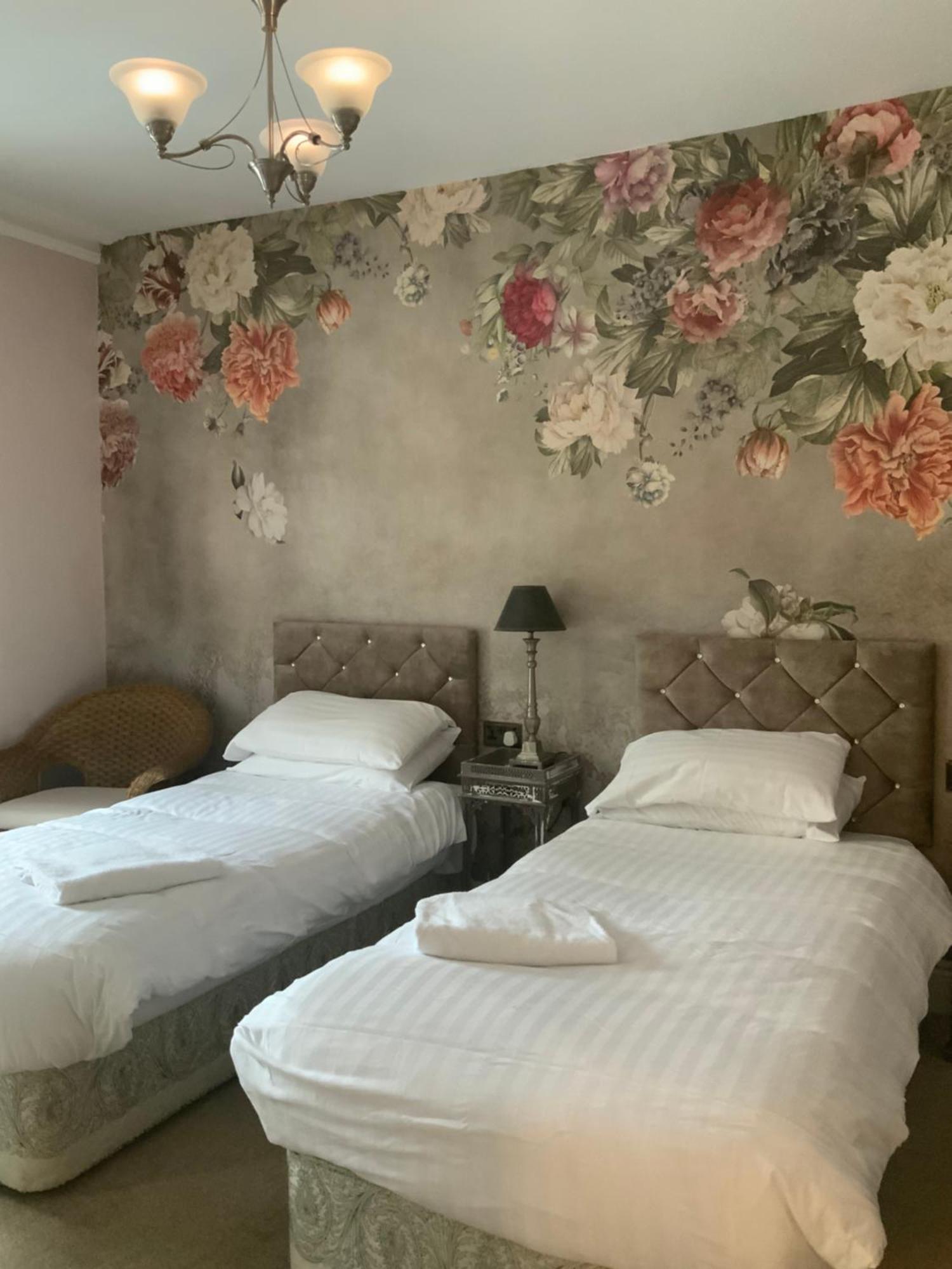 Hotel The White House Sennybridge Habitación foto