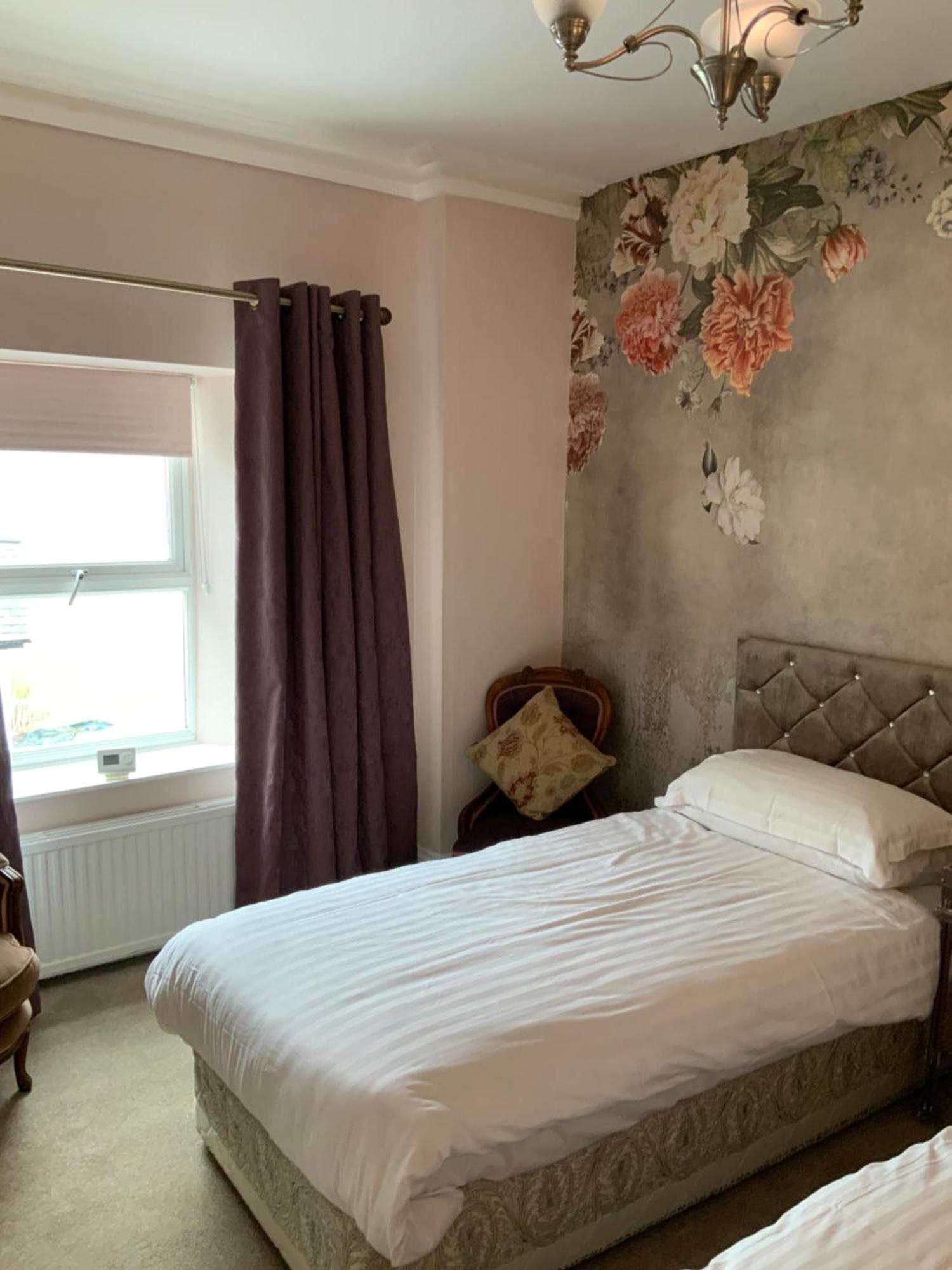 Hotel The White House Sennybridge Habitación foto