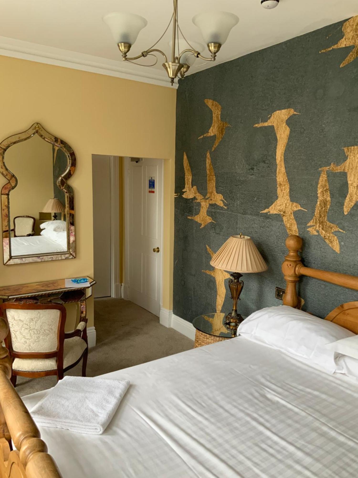 Hotel The White House Sennybridge Habitación foto